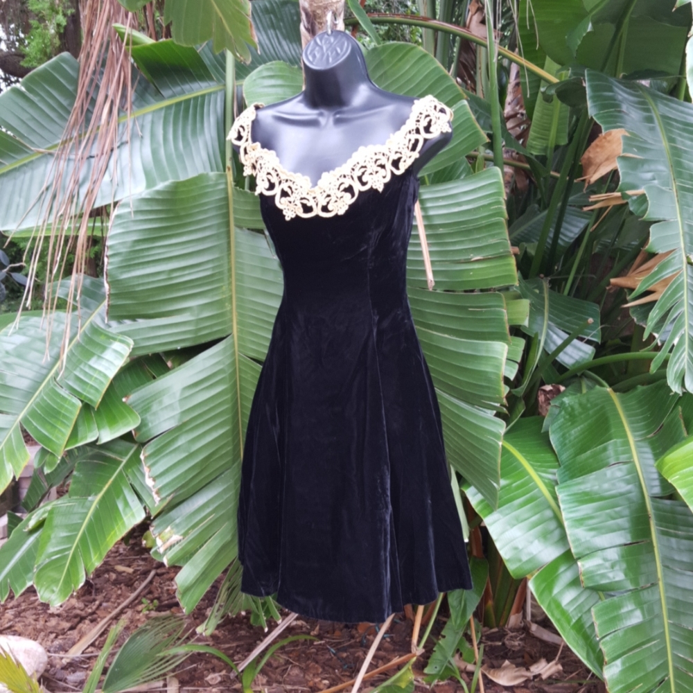 Vintage  Gunne sax lace trim, velvet Victorian  off shoulder dress